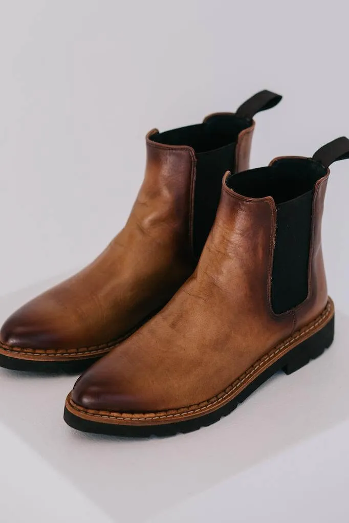 Luna Chelsea Boots - Camel / Mustard Leather