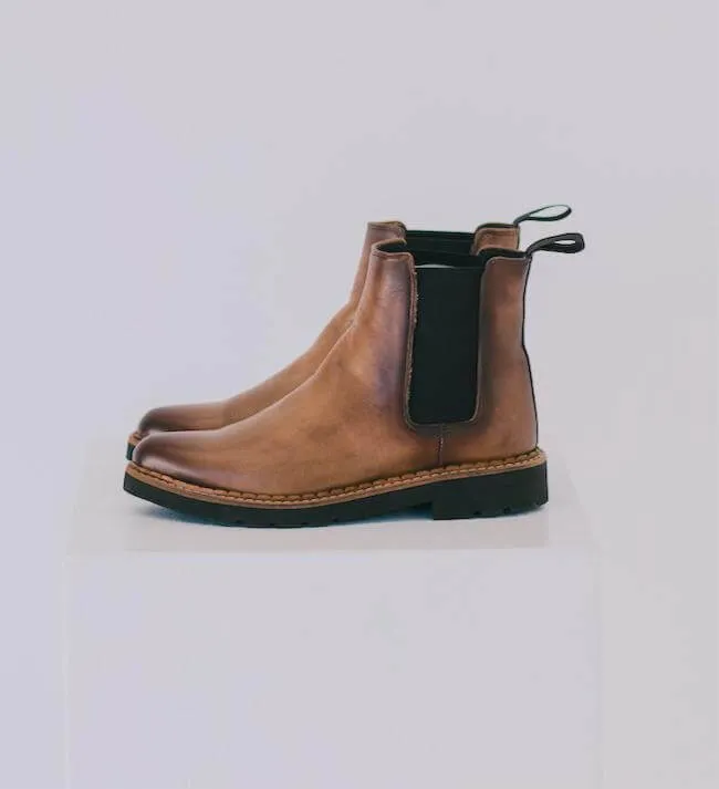 Luna Chelsea Boots - Camel / Mustard Leather