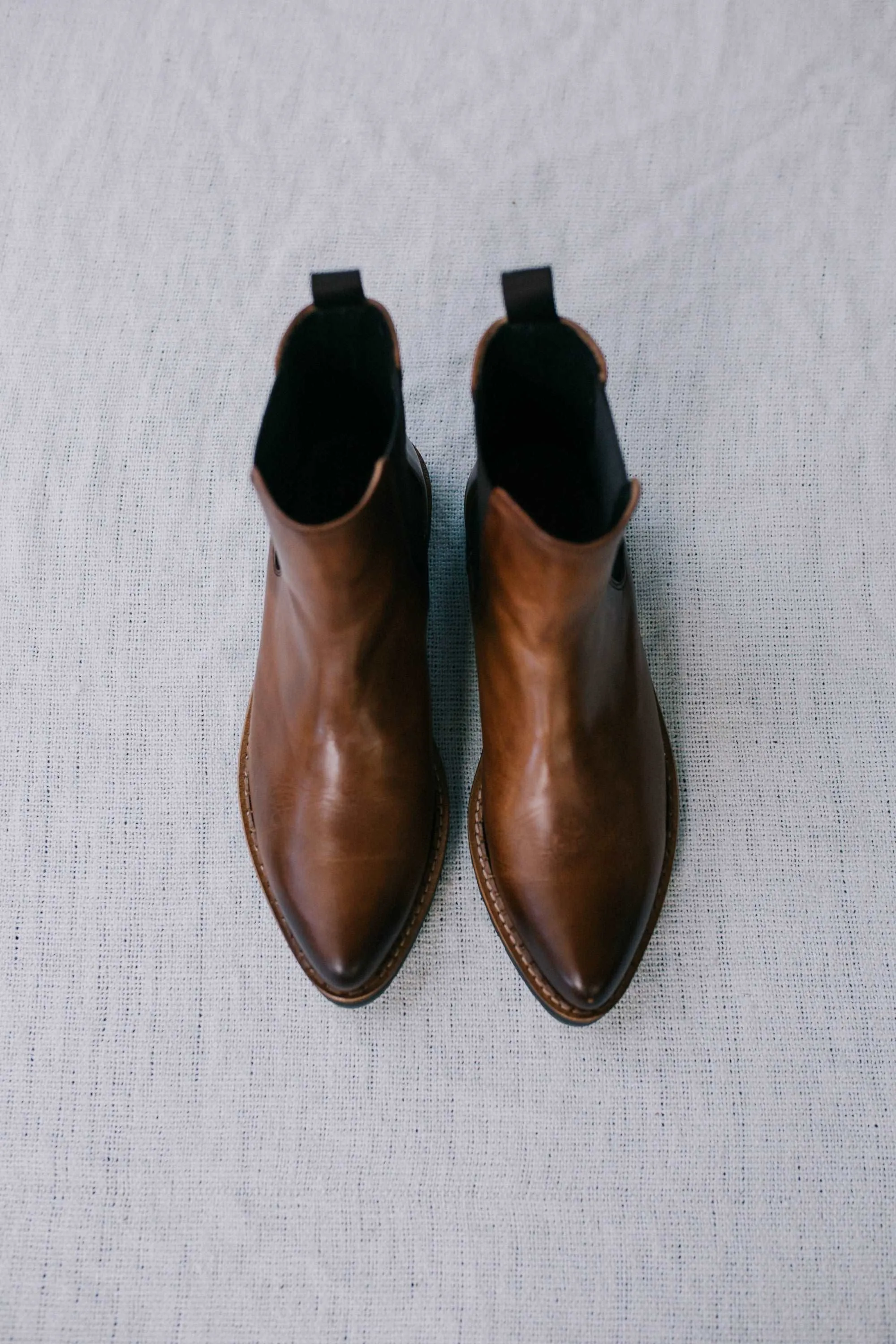 Luna Chelsea Boots - Camel / Mustard Leather